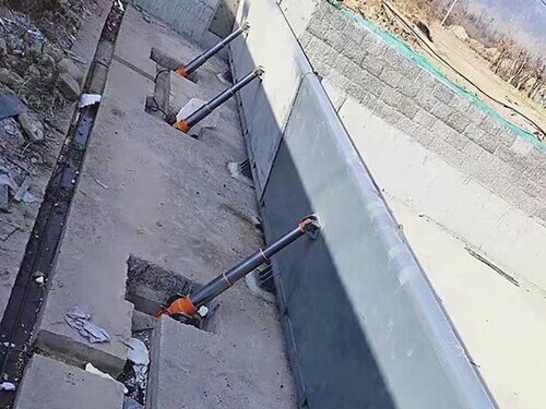 合页式翻板闸门自动启闭防倒灌市政排水翻板闸厂家产品实物图