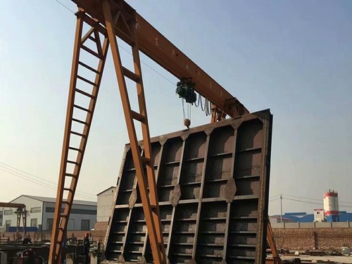 双吊点平面滚轮钢制闸门河道闸应用案例整体外观 | 钢制 | 闸门整体结构展示