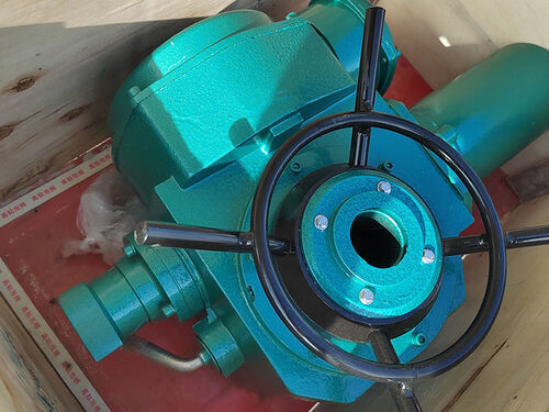 QL系列螺杆启闭机手动操作便捷小型渠道闸门配套厂家产品实物图