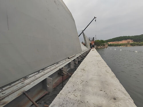 钢坝液压坝（15 米跨度）：自动升降河道治理（厂家直供案例）整体外观 | 液压驱动 | 液压坝整体结构展示